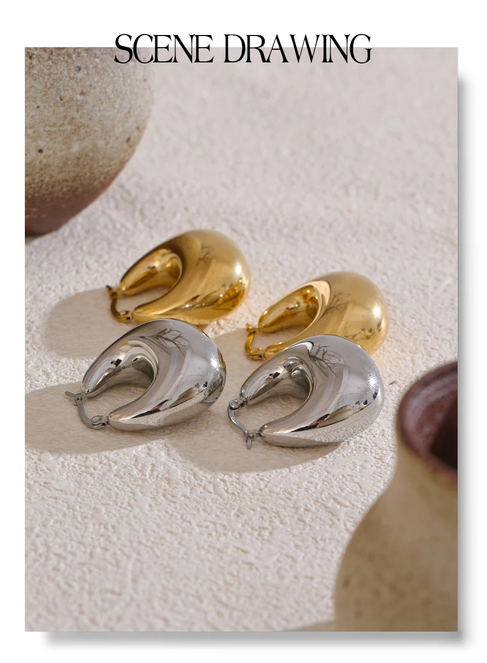 Geometric earrings in gold-plated stainless steel.