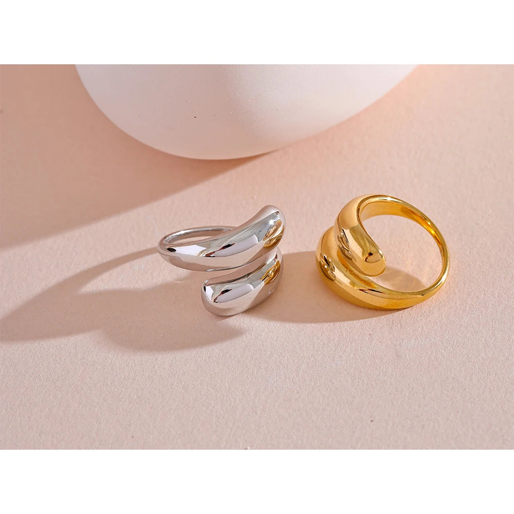 Geometric ring in 18K gold-plated stainless steel.