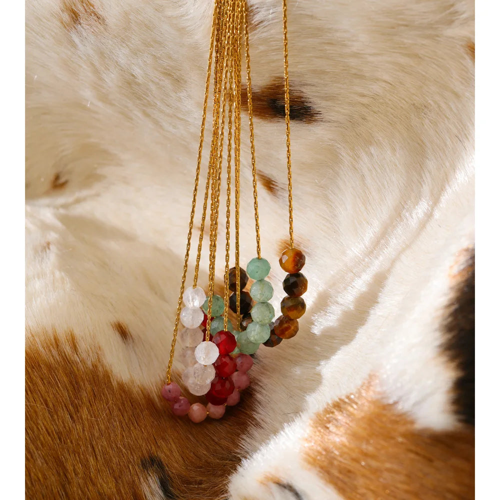 Natural stone beaded geometric necklace in gold-plated stainless steel with natural stone.