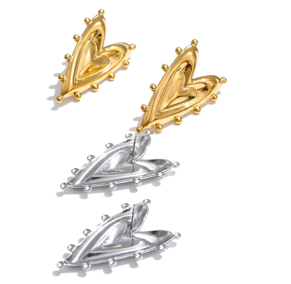 Heart earrings in gold-plated stainless steel.