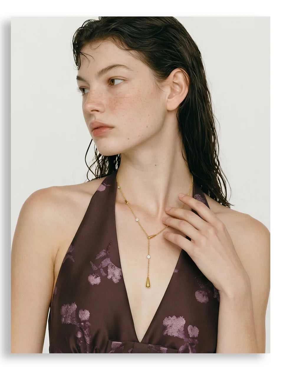 Cubic zirconia geometric chain necklace in gold-plated stainless steel with cubic zirconia.