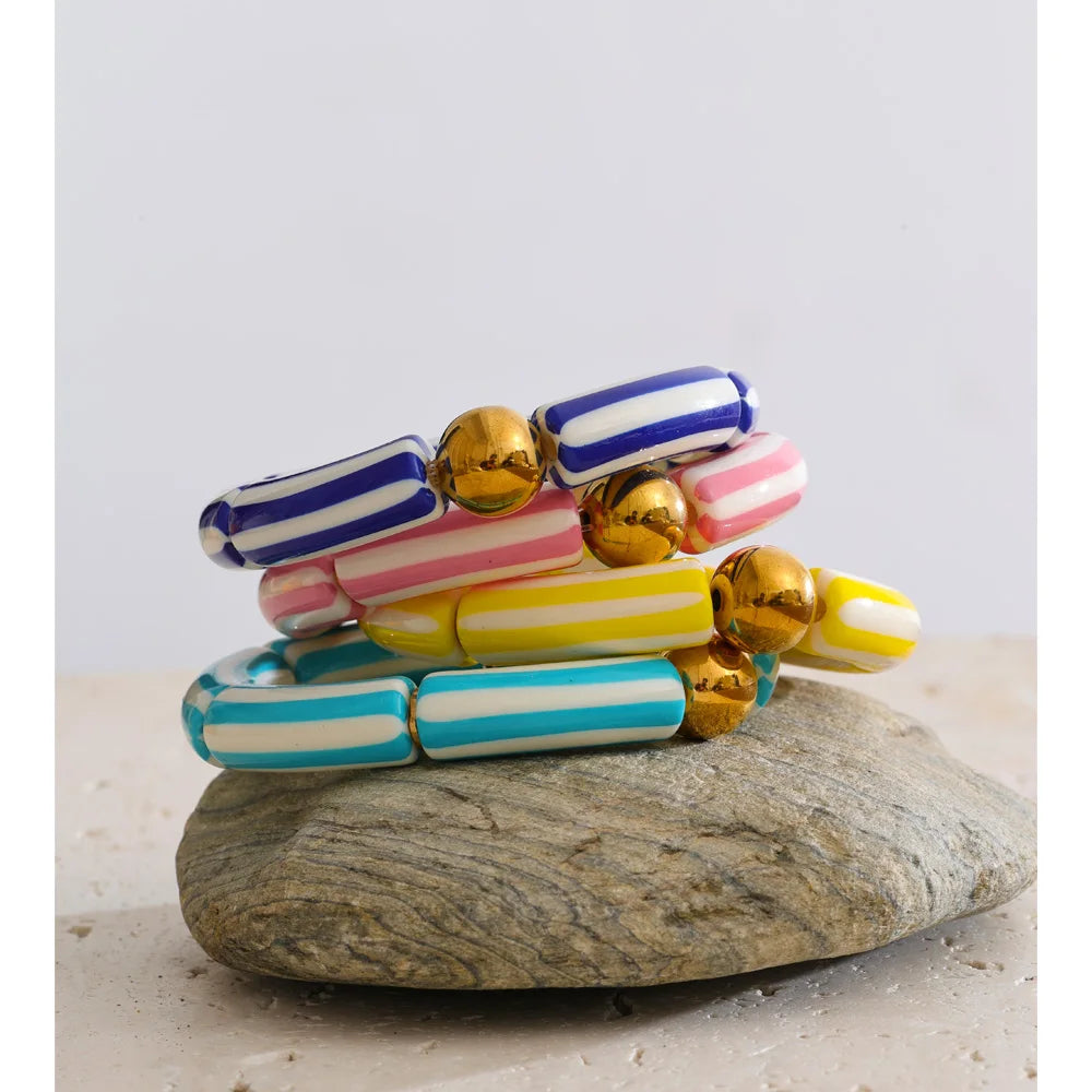 Resin acrylic multi-color bracelet in gold-plated stainless steel with resin and acrylic.
