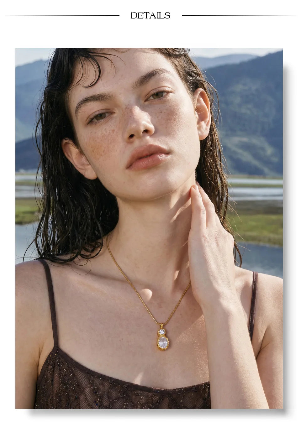 Cubic zirconia geometric necklace in gold-plated stainless steel with cubic zirconia.