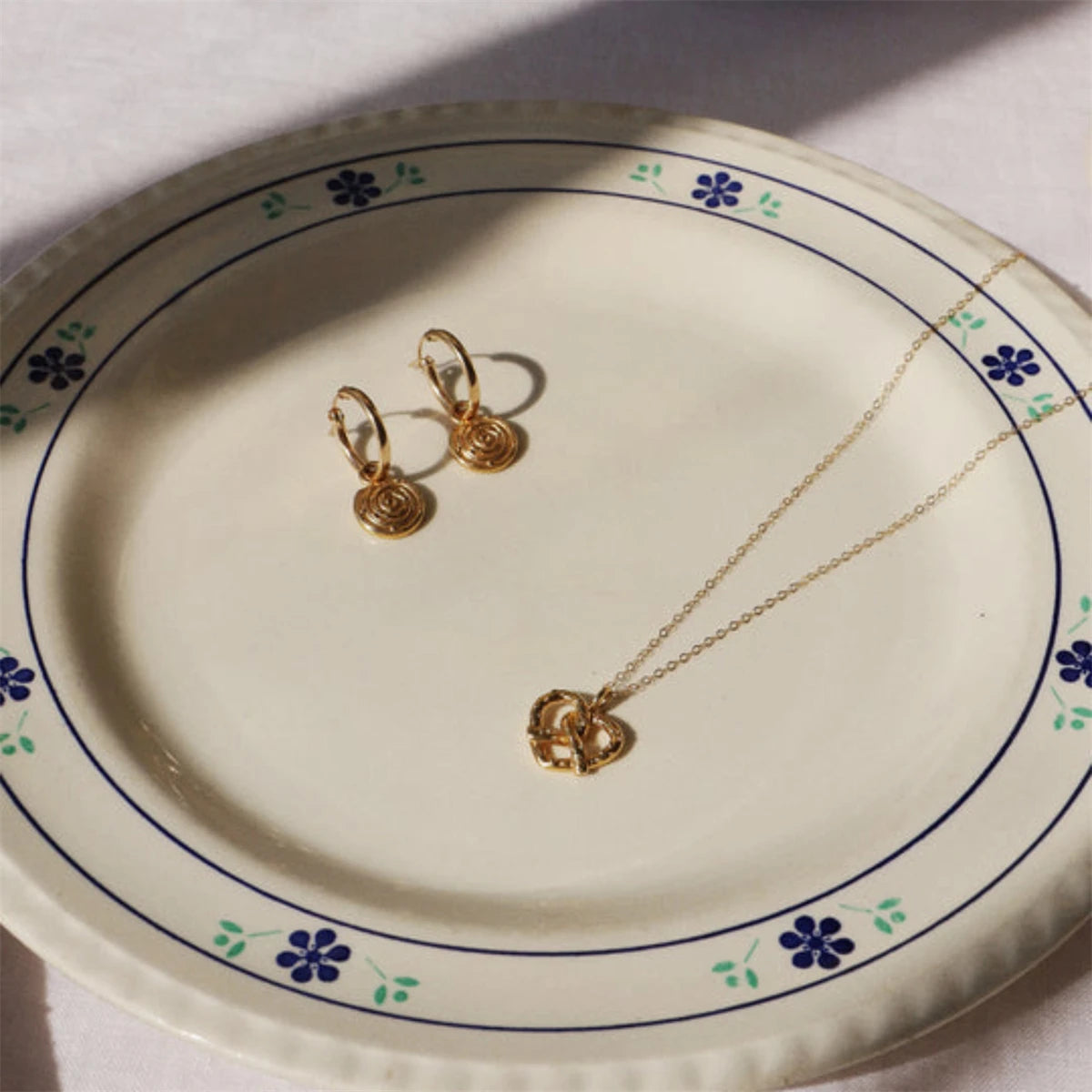 Hornbread earrings, salt pepper bread necklace, cinnamon roll earrings, gold-plated color preservation