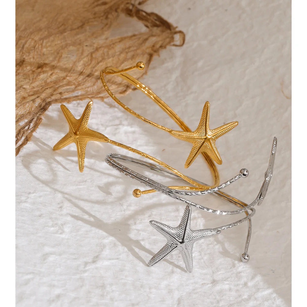 Star bracelet in gold-plated stainless steel.