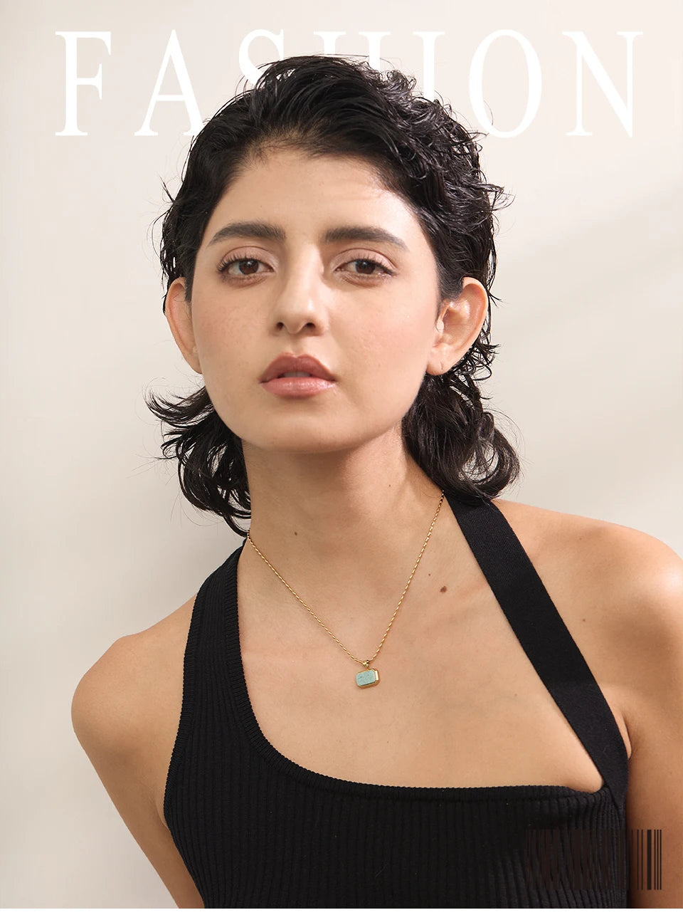 Natural stone geometric necklace in gold-plated stainless steel with natural stone.