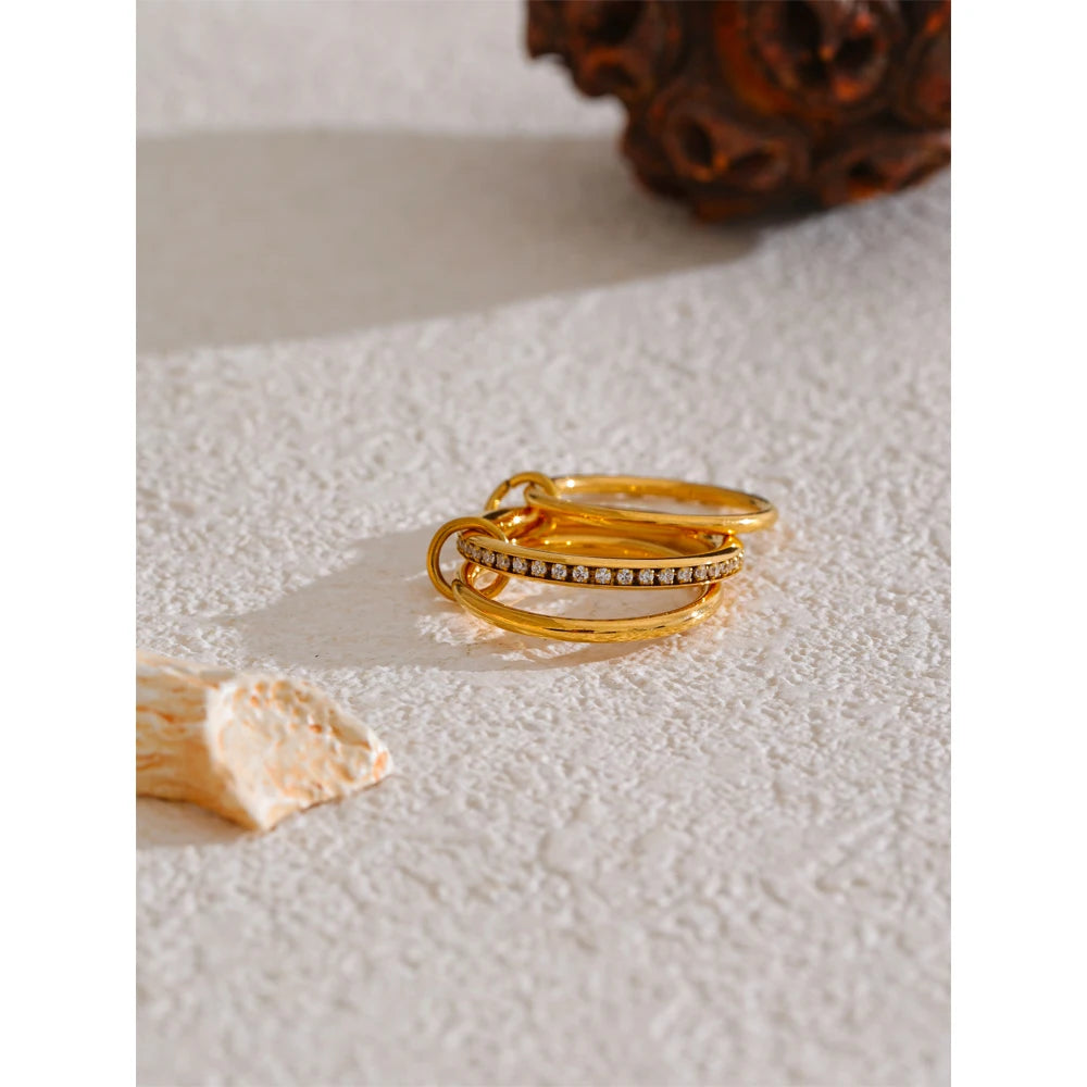 Cubic zirconia geometric layered ring in 18K gold-plated stainless steel with cubic zirconia.