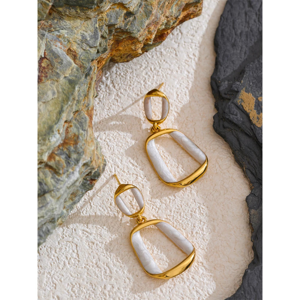 White enamel geometric earrings in gold-plated stainless steel with enamel.