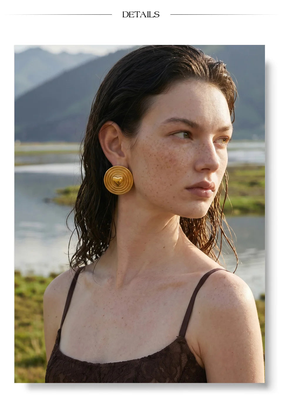 Heart geometric earrings in gold-plated stainless steel.