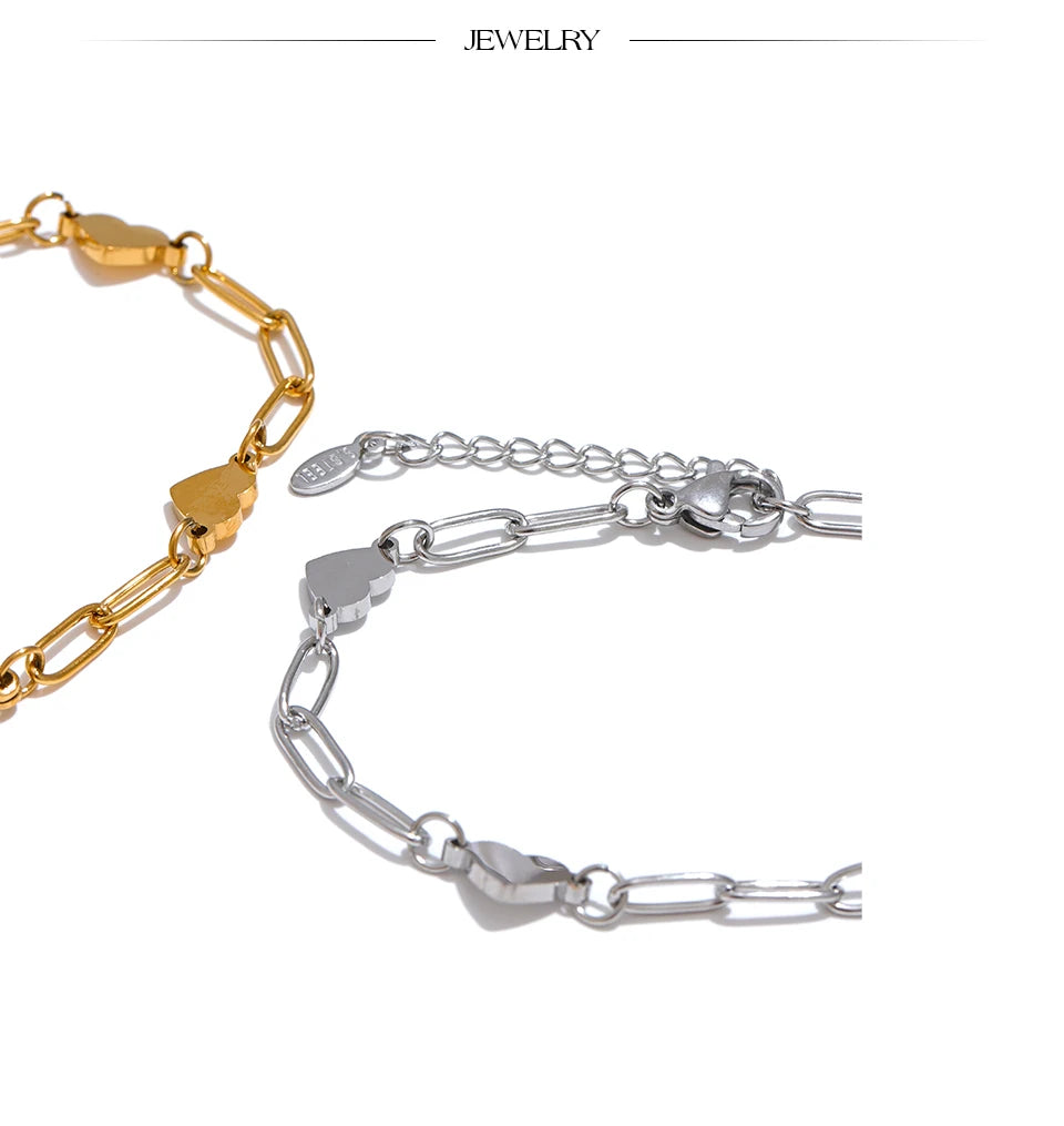 Heart chain necklace in gold-plated stainless steel.