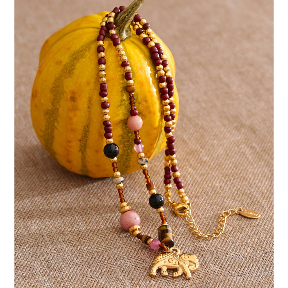 Natural stone beaded chain necklace in gold-plated stainless steel with natural stone.