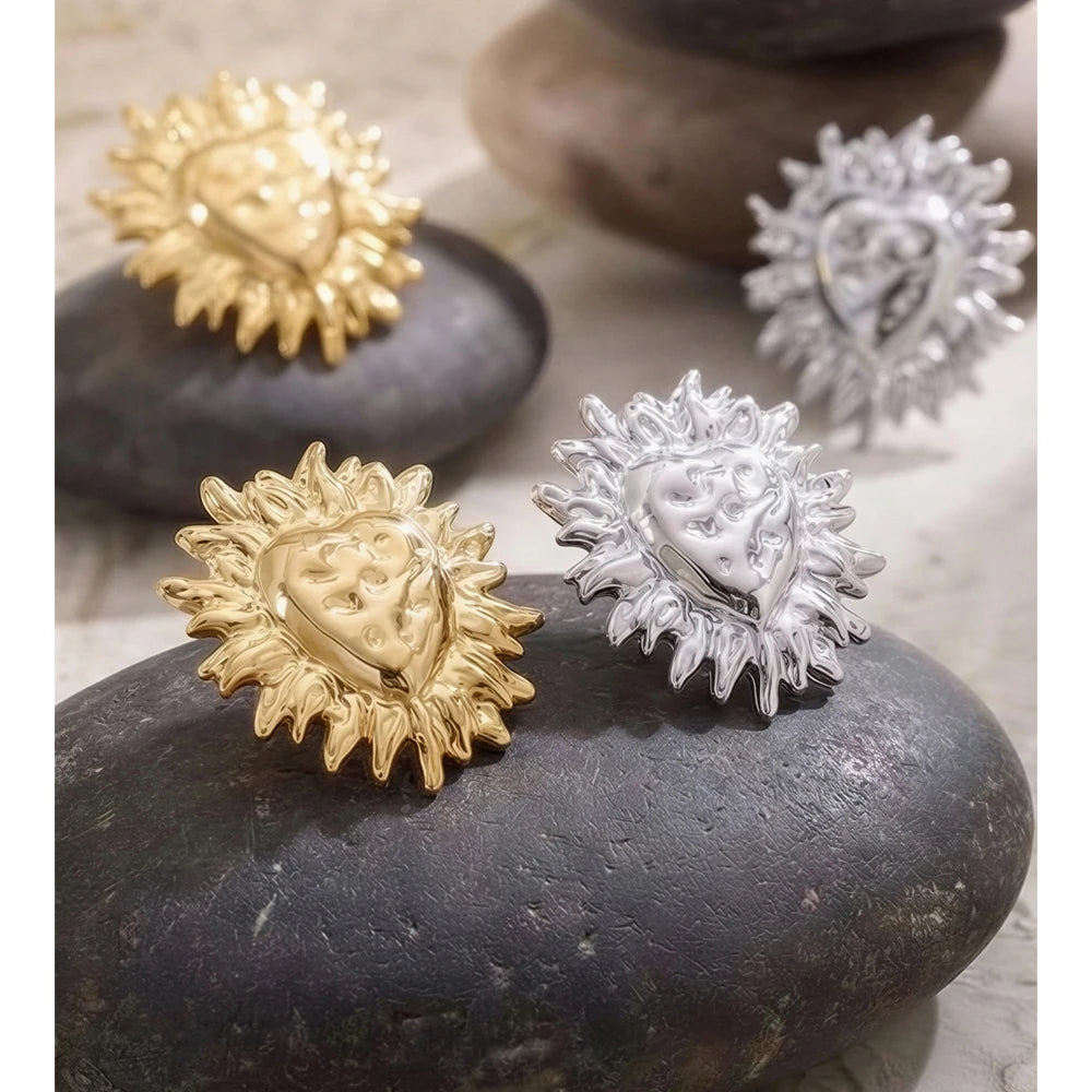 Heart geometric earrings in gold-plated stainless steel.