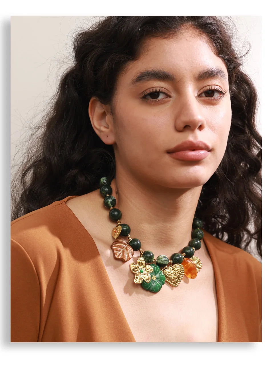 Green resin acrylic necklace in gold-plated stainless steel with resin and acrylic.