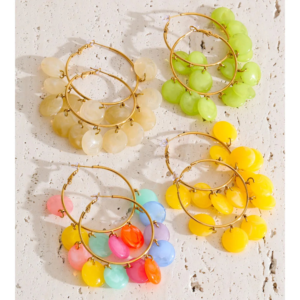 Resin multi-color geometric earrings in gold-plated stainless steel with resin.