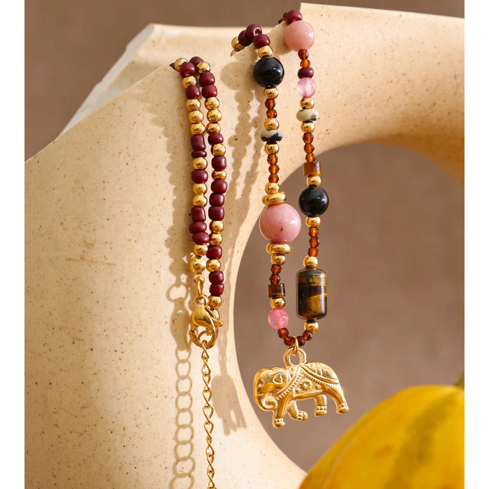 Natural stone beaded chain necklace in gold-plated stainless steel with natural stone.