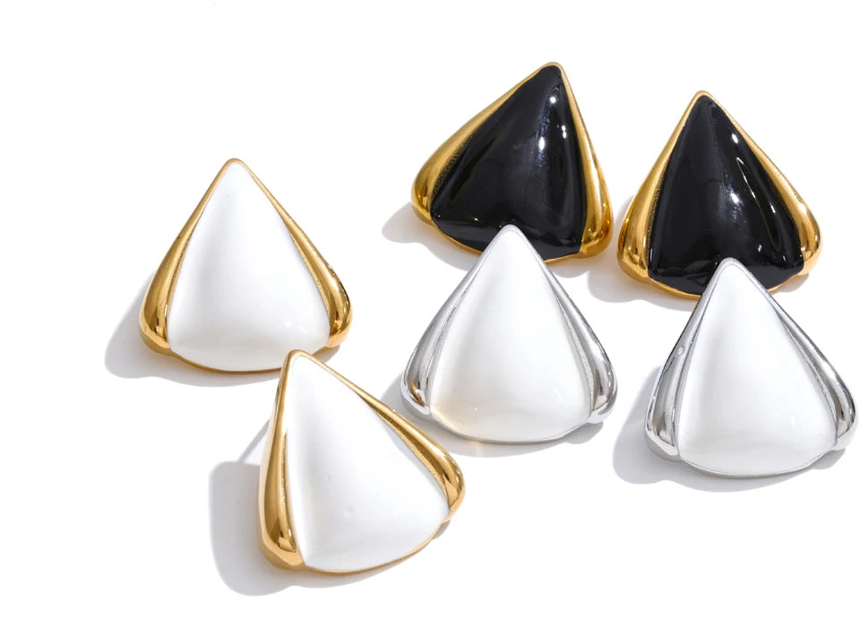 Black pearl geometric earrings in gold-plated stainless steel with pearl.