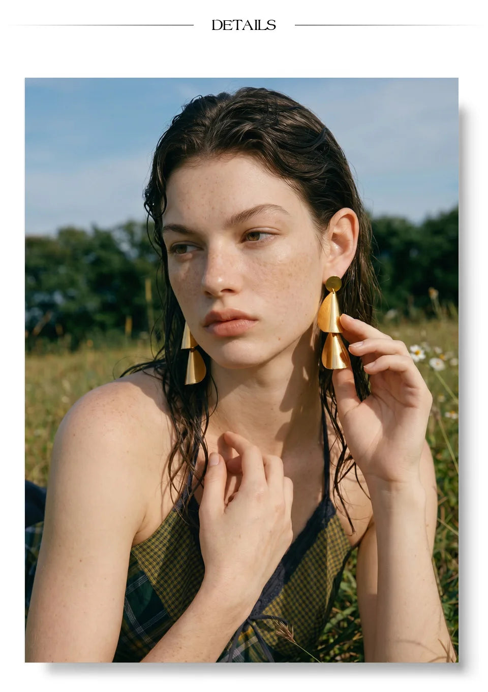 Geometric earrings in stainless steel.