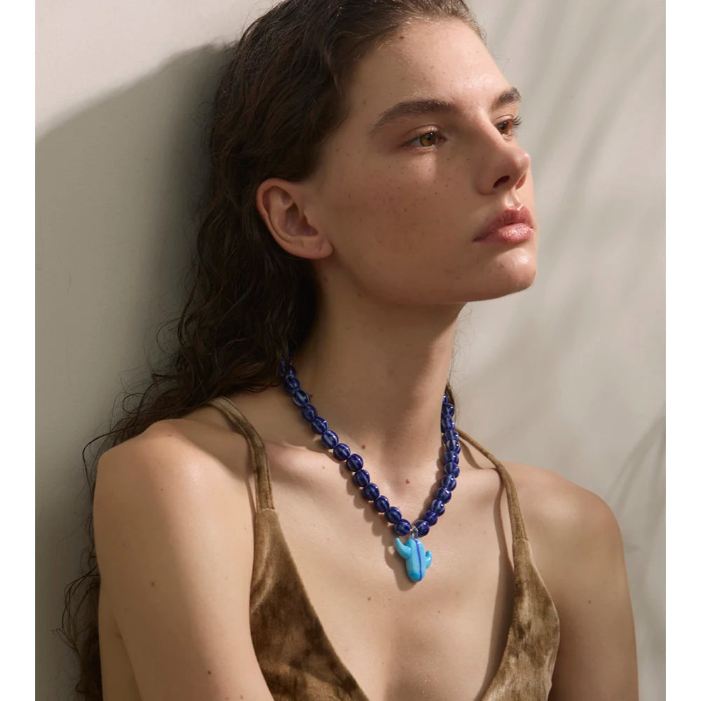Blue beaded geometric necklace in gold-plated stainless steel.