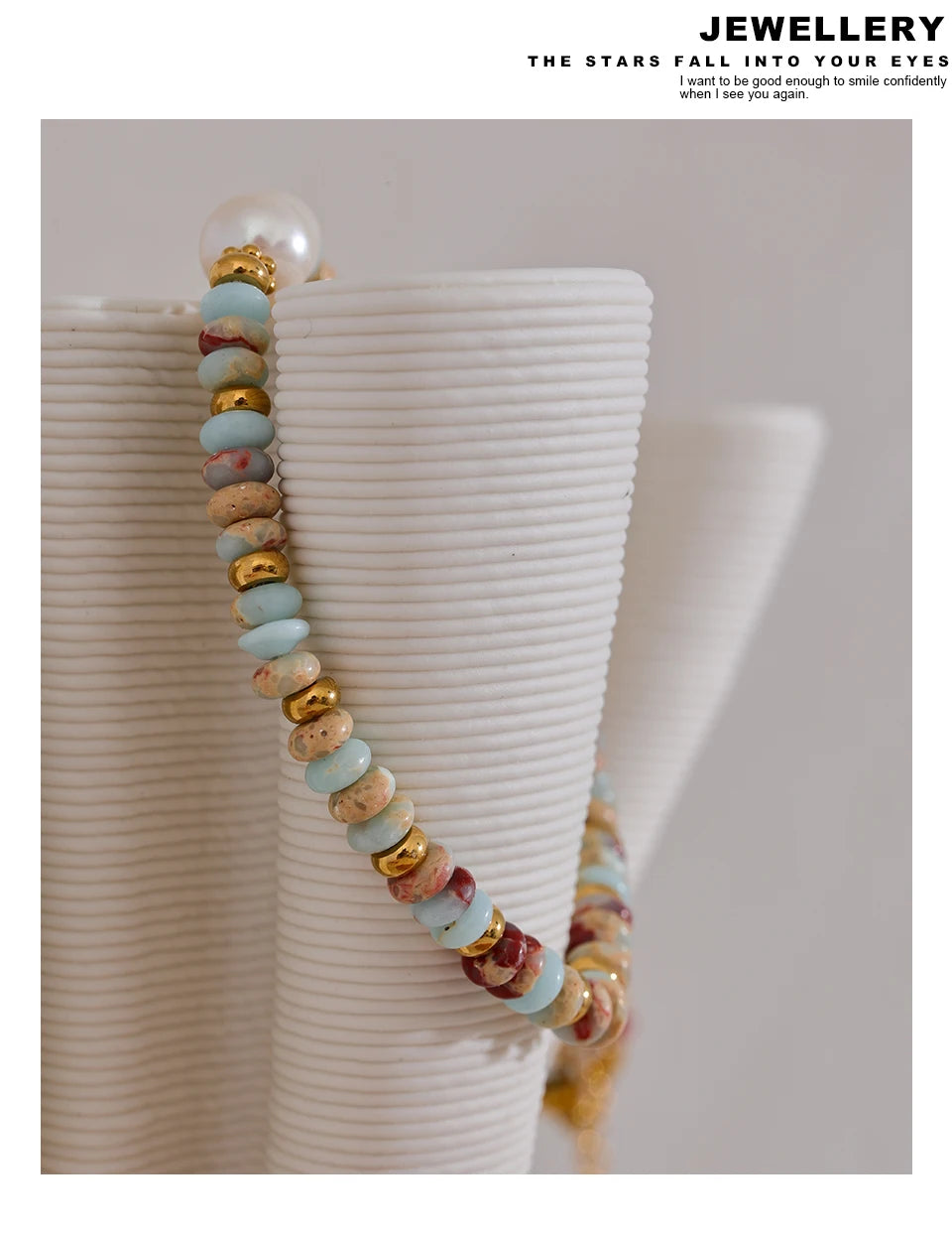 Freshwater pearl natural stone geometric necklace in gold-plated stainless steel with freshwater pearl and natural stone.