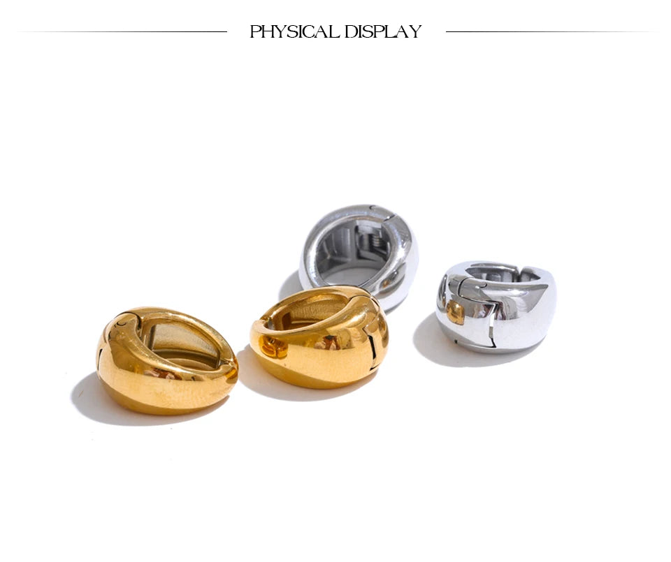 Geometric earrings in gold-plated stainless steel.