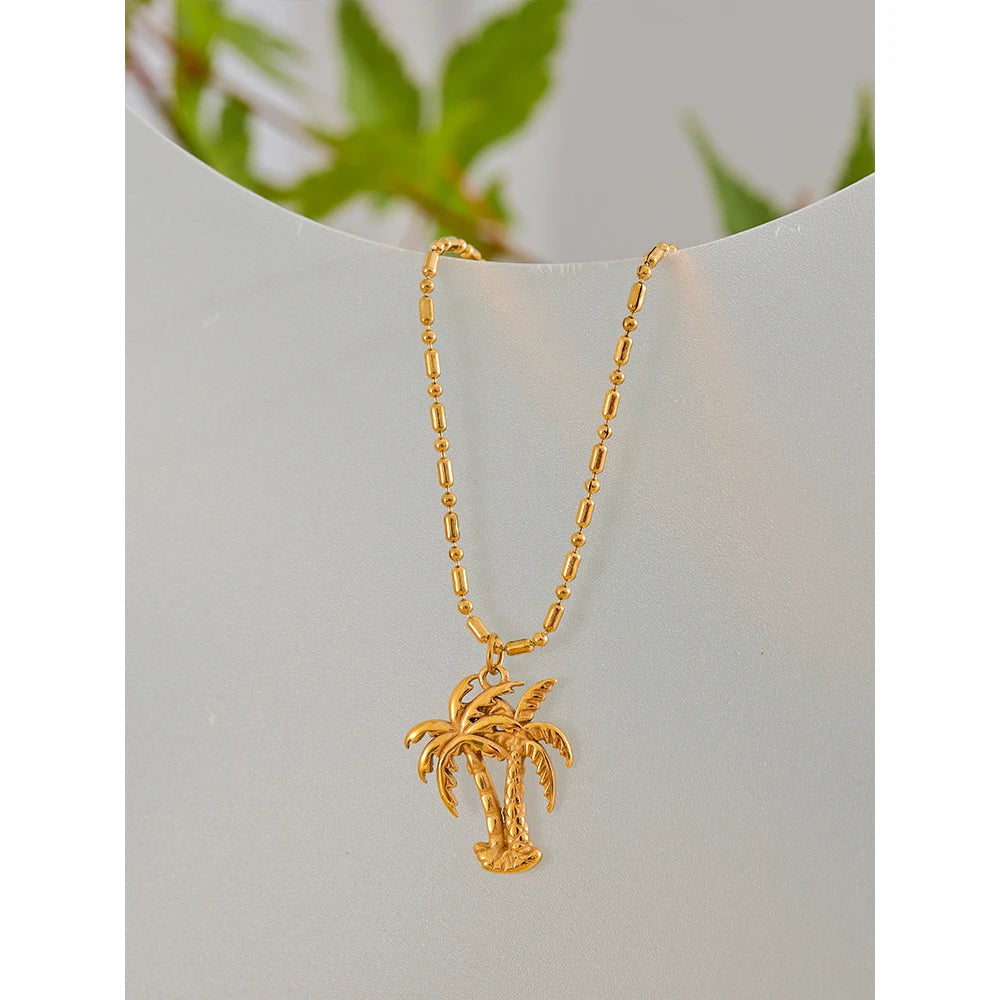 Geometric necklace in gold-plated stainless steel.