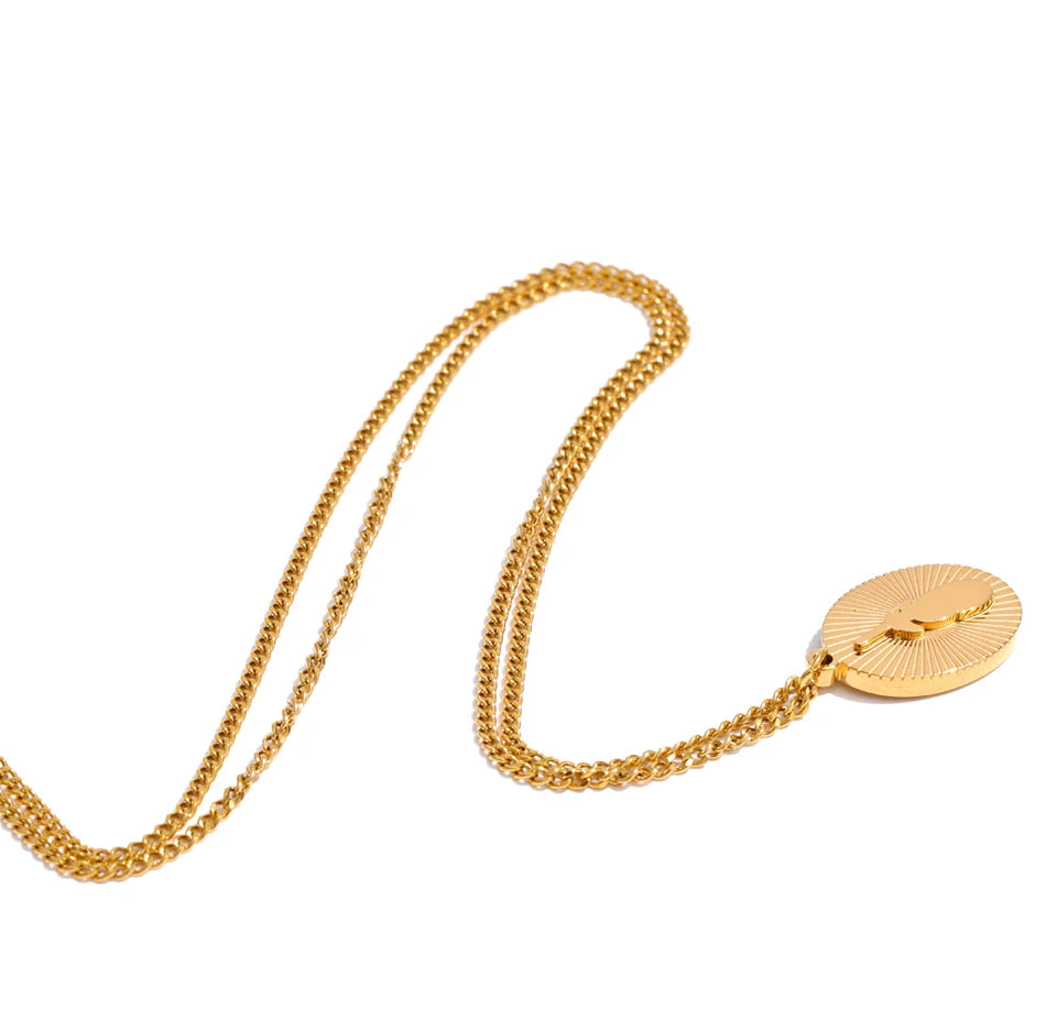 Geometric necklace in gold-plated stainless steel.