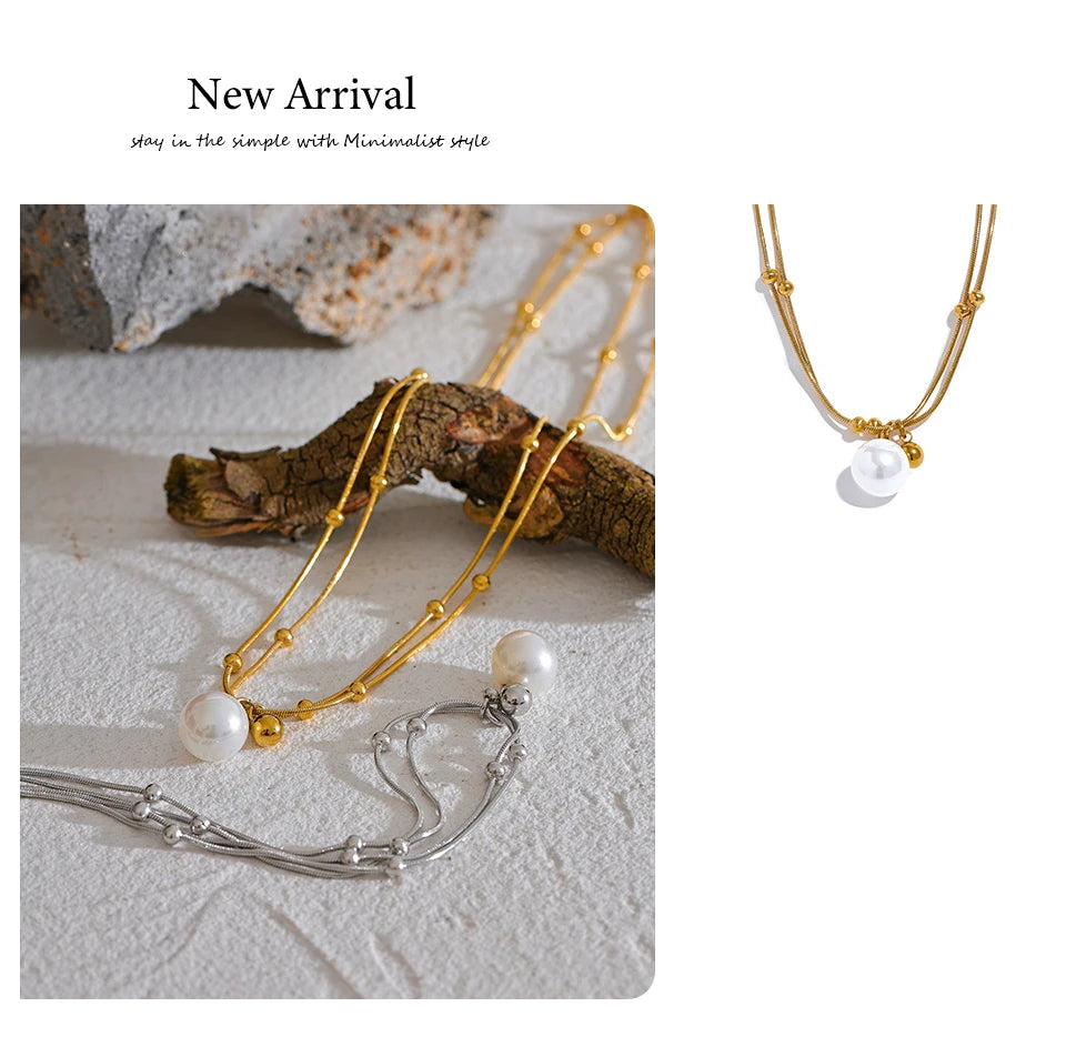 Pearl beaded geometric necklace in gold-plated stainless steel with pearl.