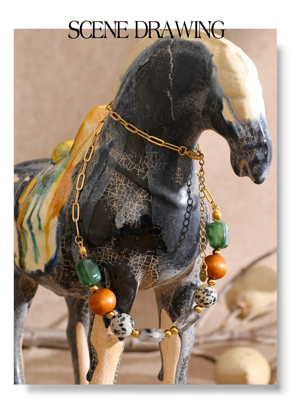 Resin natural stone beaded necklace in gold-plated stainless steel with natural stone and resin.
