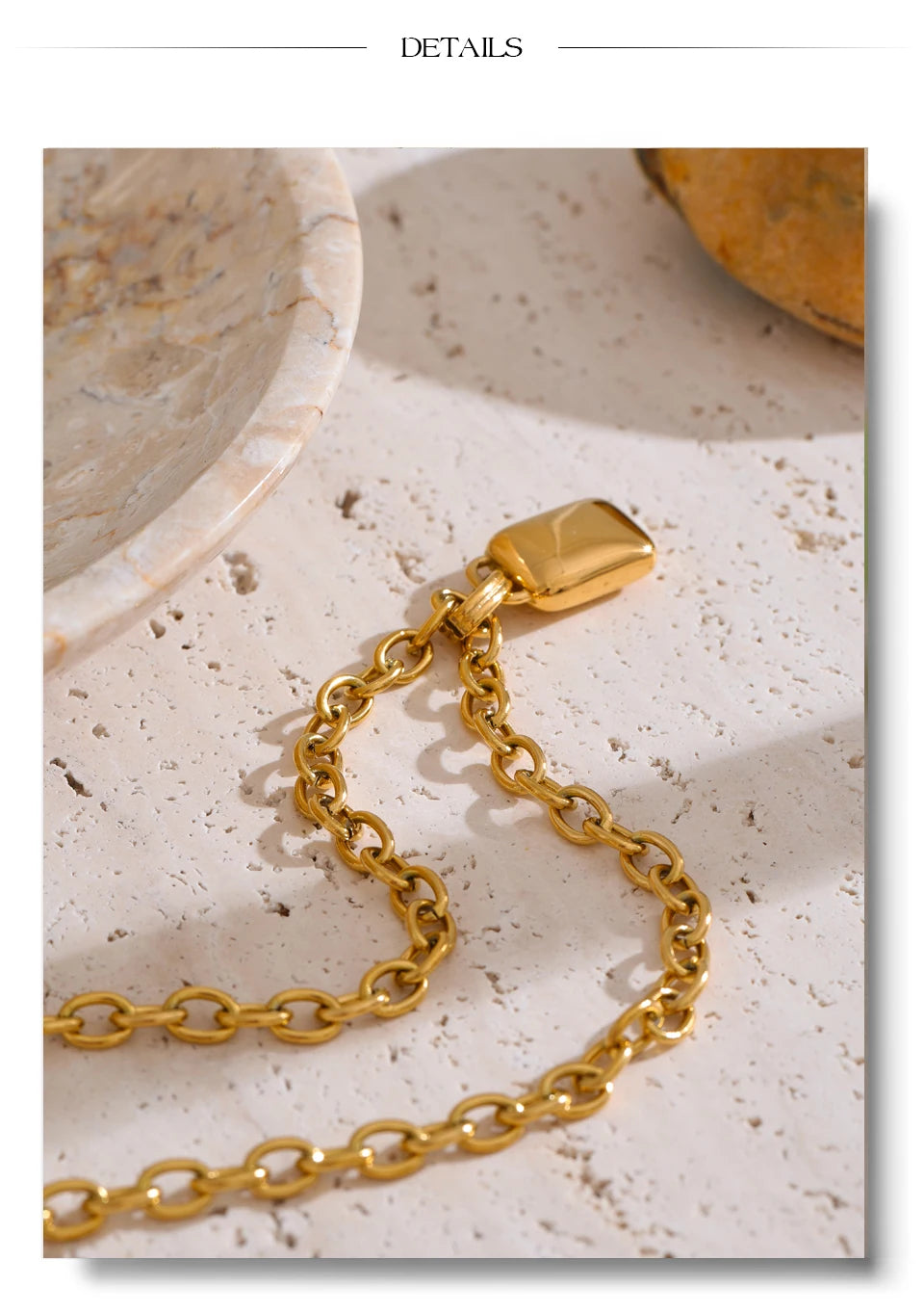 Geometric necklace in gold-plated stainless steel.