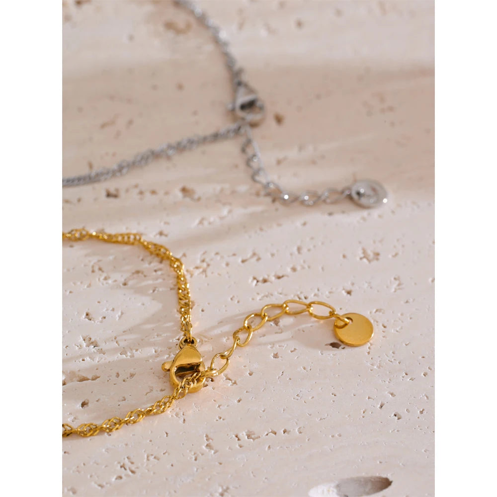 Minimalist geometric chain necklace in gold-plated stainless steel.