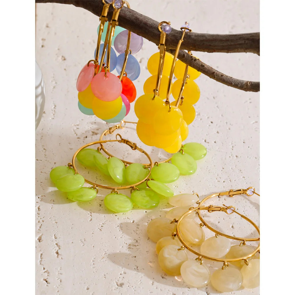 Resin multi-color geometric earrings in gold-plated stainless steel with resin.