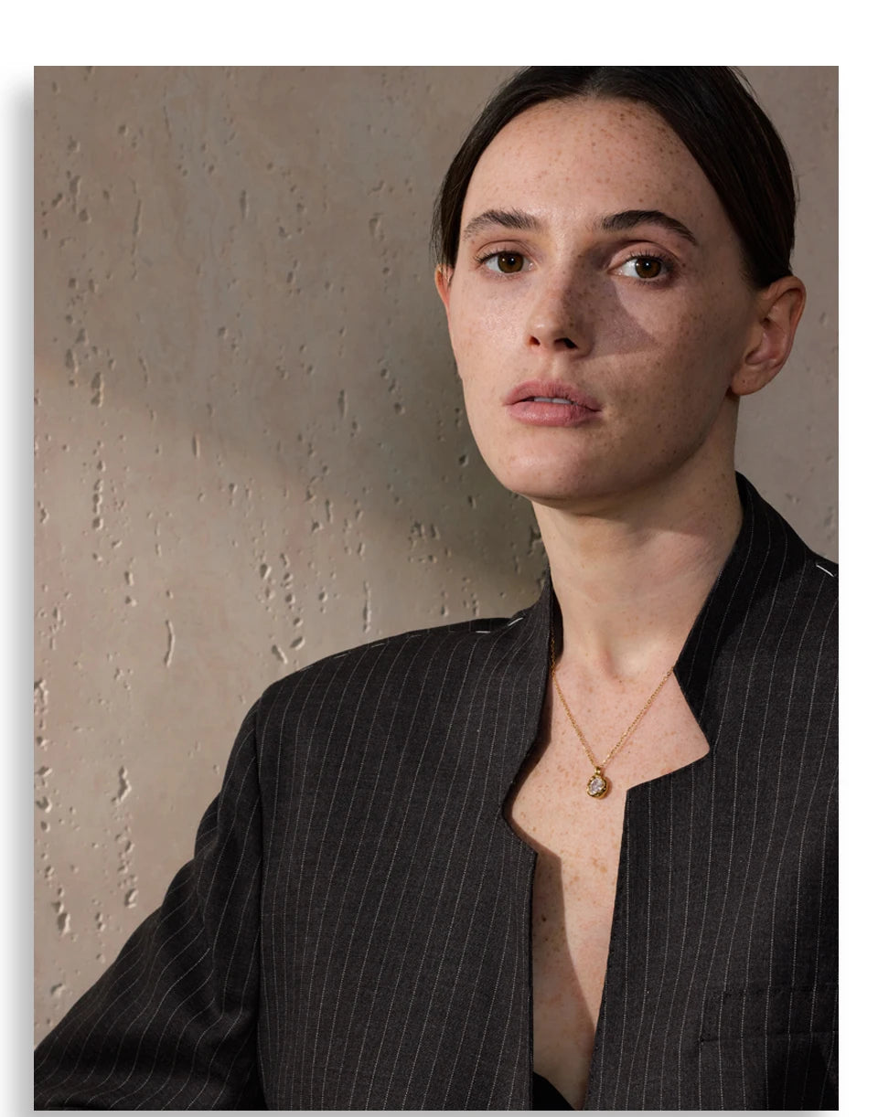 Cubic zirconia geometric necklace in gold-plated stainless steel with cubic zirconia.