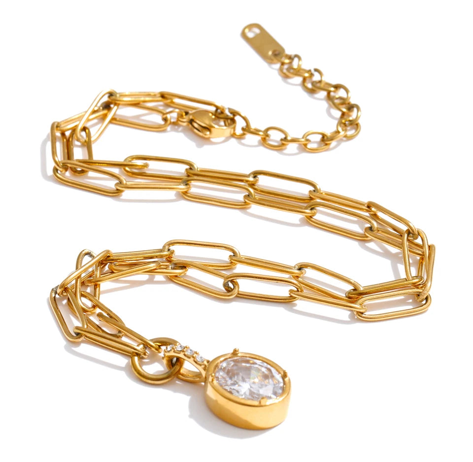 Cubic zirconia geometric necklace in gold-plated stainless steel with cubic zirconia.