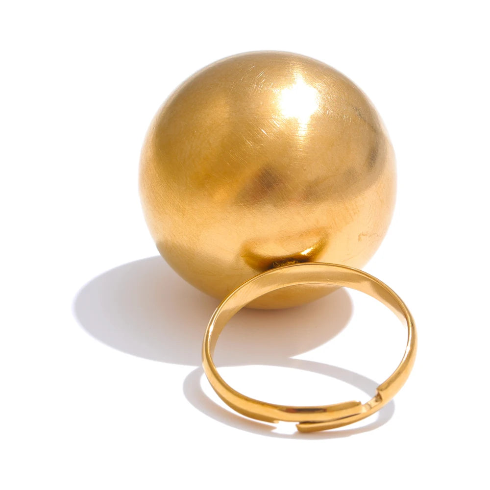 Geometric ring in 18K gold-plated stainless steel.