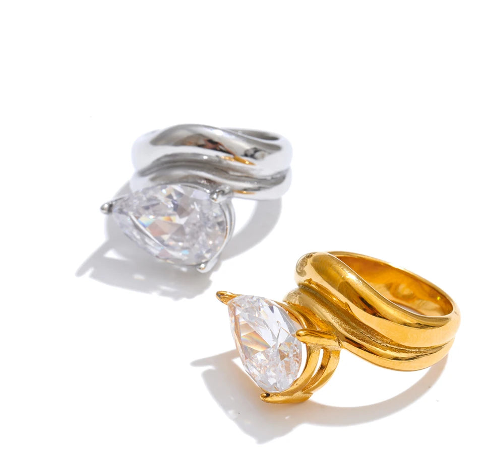 Cubic zirconia geometric ring in 18K gold-plated stainless steel with cubic zirconia.