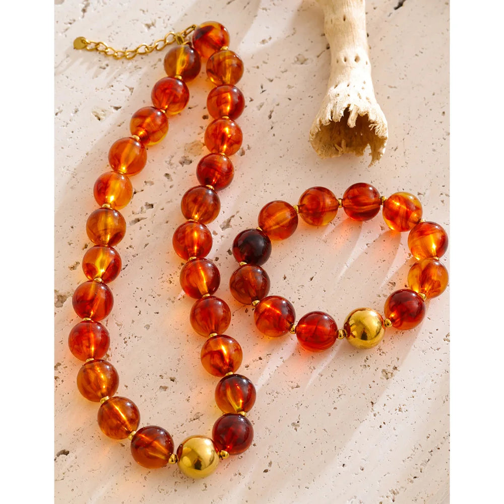 Resin beaded multi-color necklace in gold-plated stainless steel with resin.