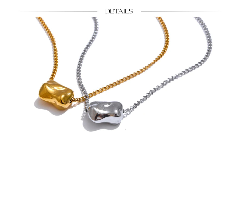 Hammered geometric necklace in gold-plated stainless steel.