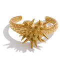 Heart geometric bracelet in gold-plated stainless steel.