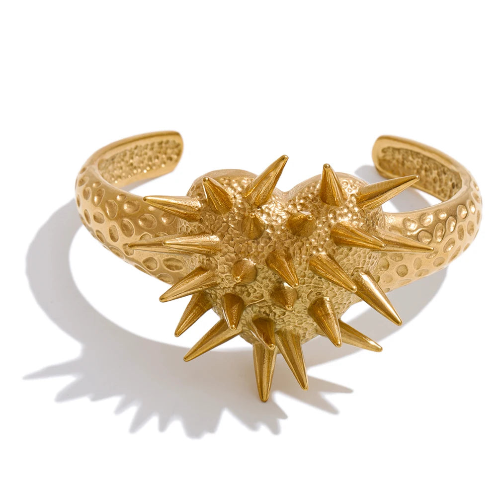 Heart geometric bracelet in gold-plated stainless steel.