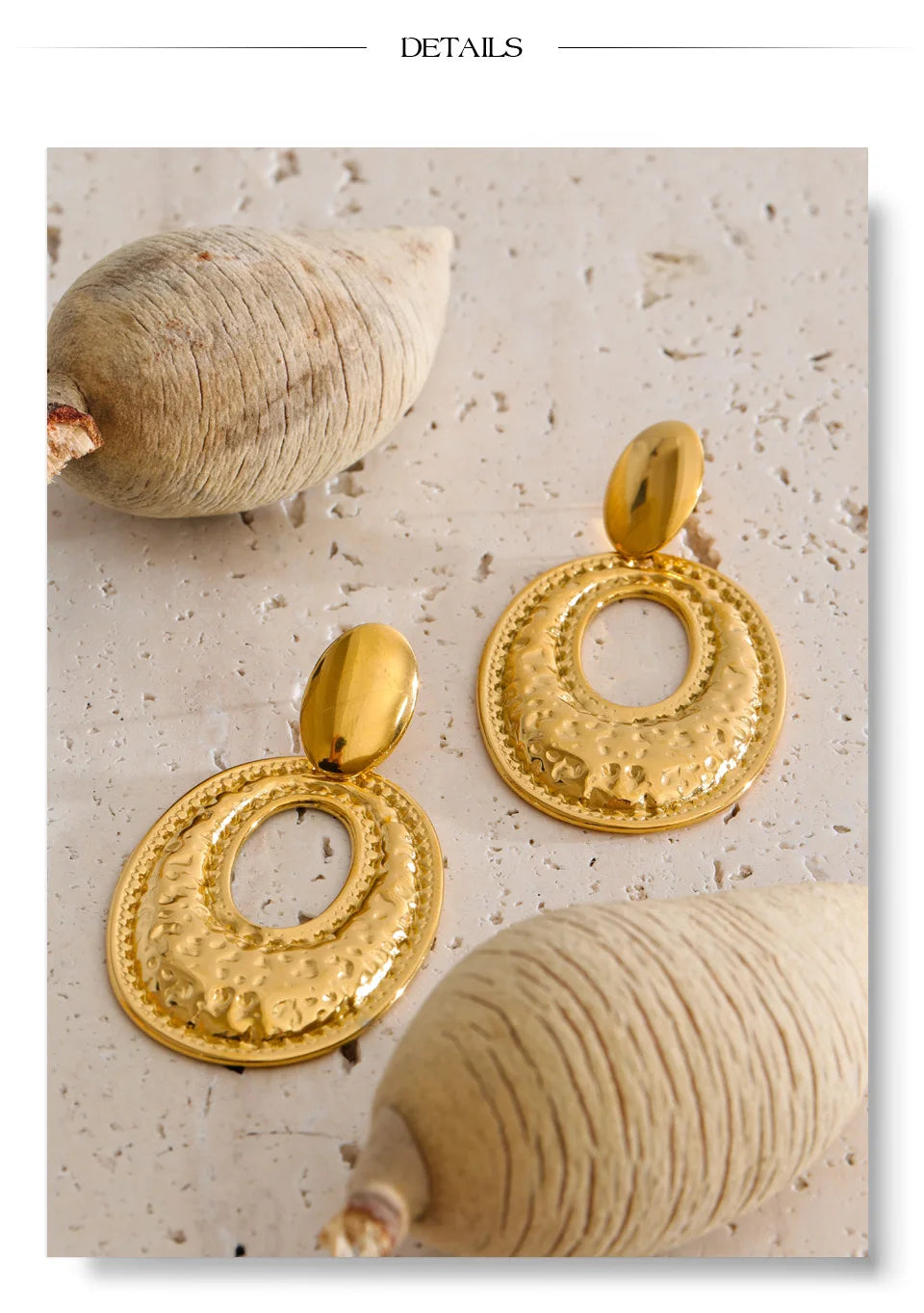 Geometric earrings in gold-plated stainless steel.