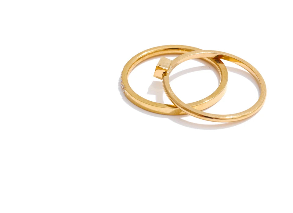 Cubic zirconia geometric ring in 18K gold-plated stainless steel with cubic zirconia.