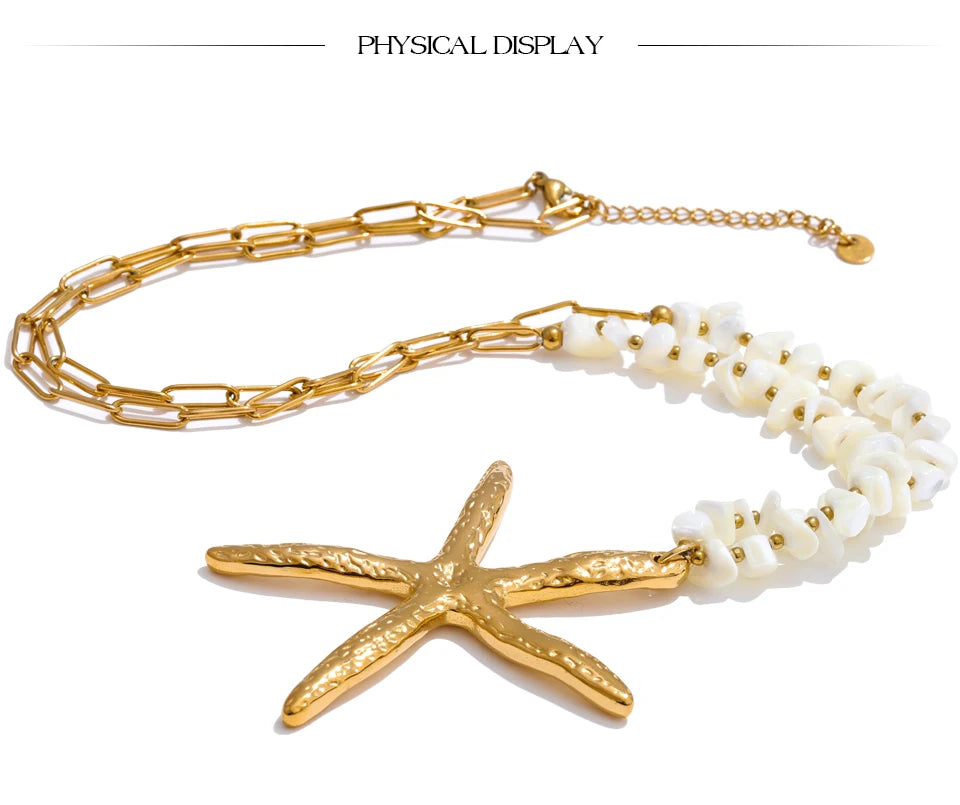 Shell star chain necklace in gold-plated stainless steel with shell.