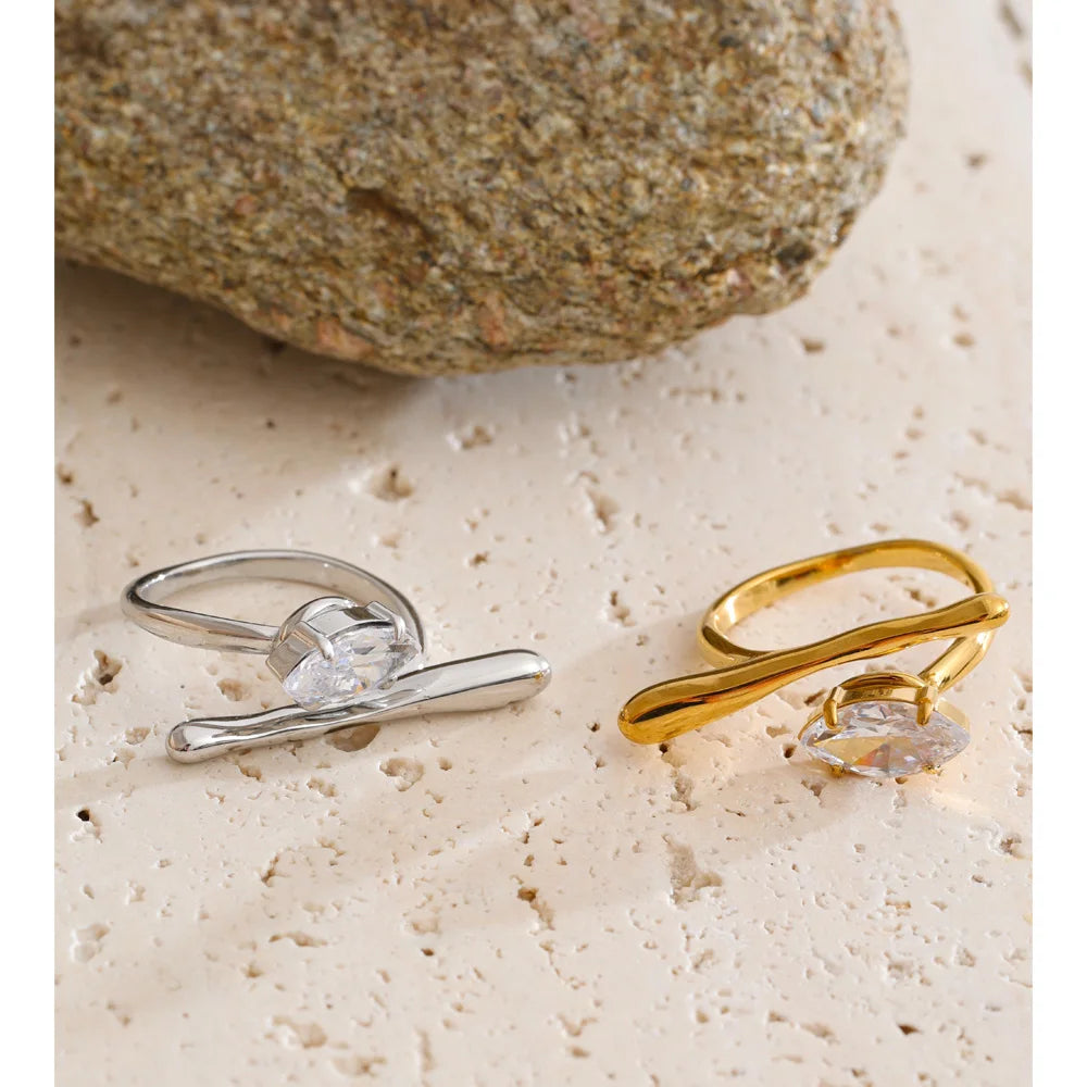 Cubic zirconia geometric ring in 18K gold-plated stainless steel with cubic zirconia.