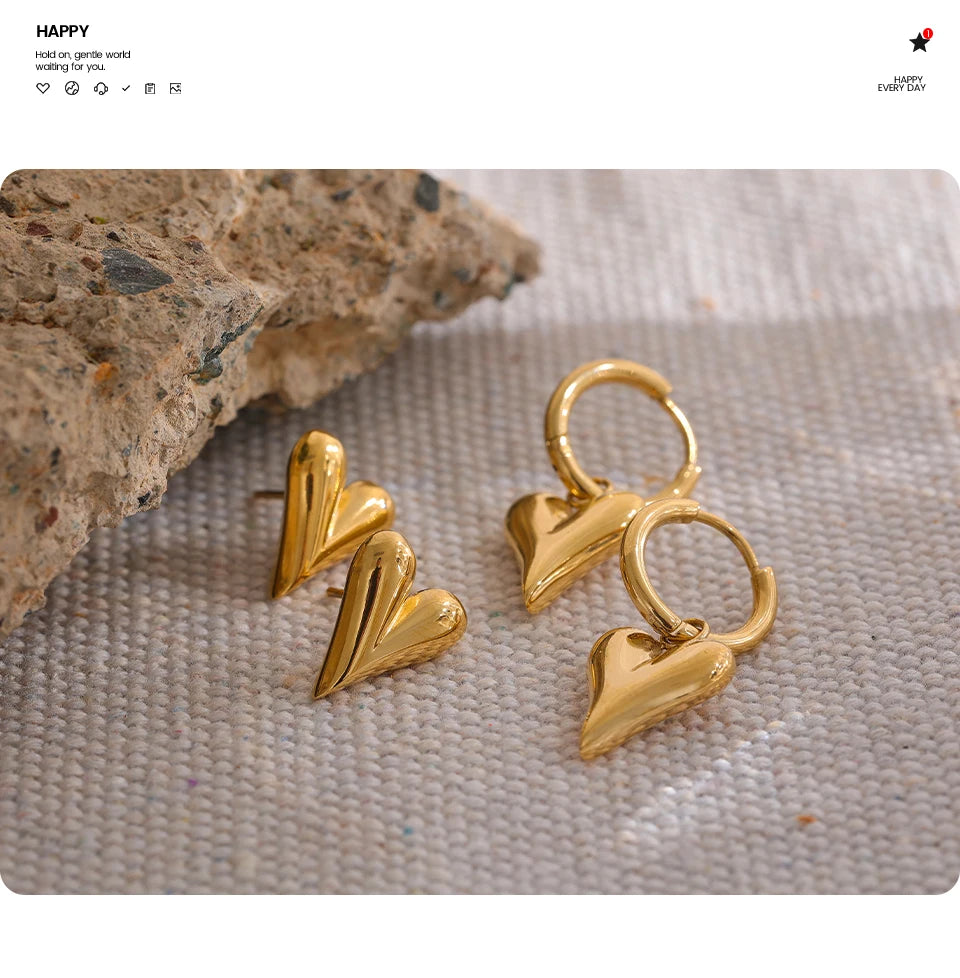 Heart earrings in gold-plated stainless steel.