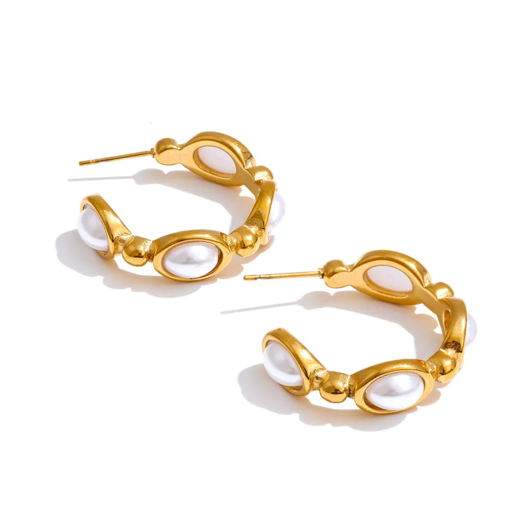 Pearl geometric earrings in gold-plated stainless steel with pearl.