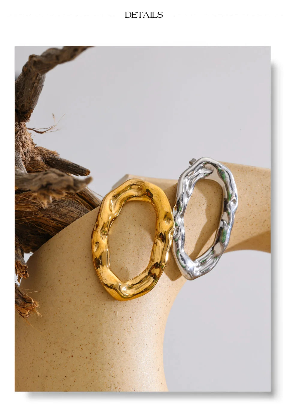 Geometric earrings in gold-plated stainless steel.