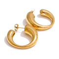 Minimalist geometric earrings in gold-plated stainless steel.