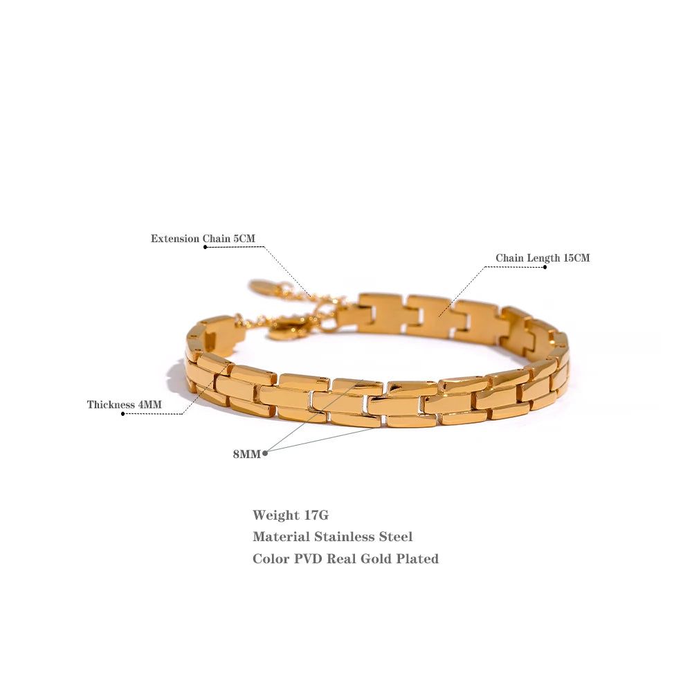 Geometric chain necklace in gold-plated 316L stainless steel.