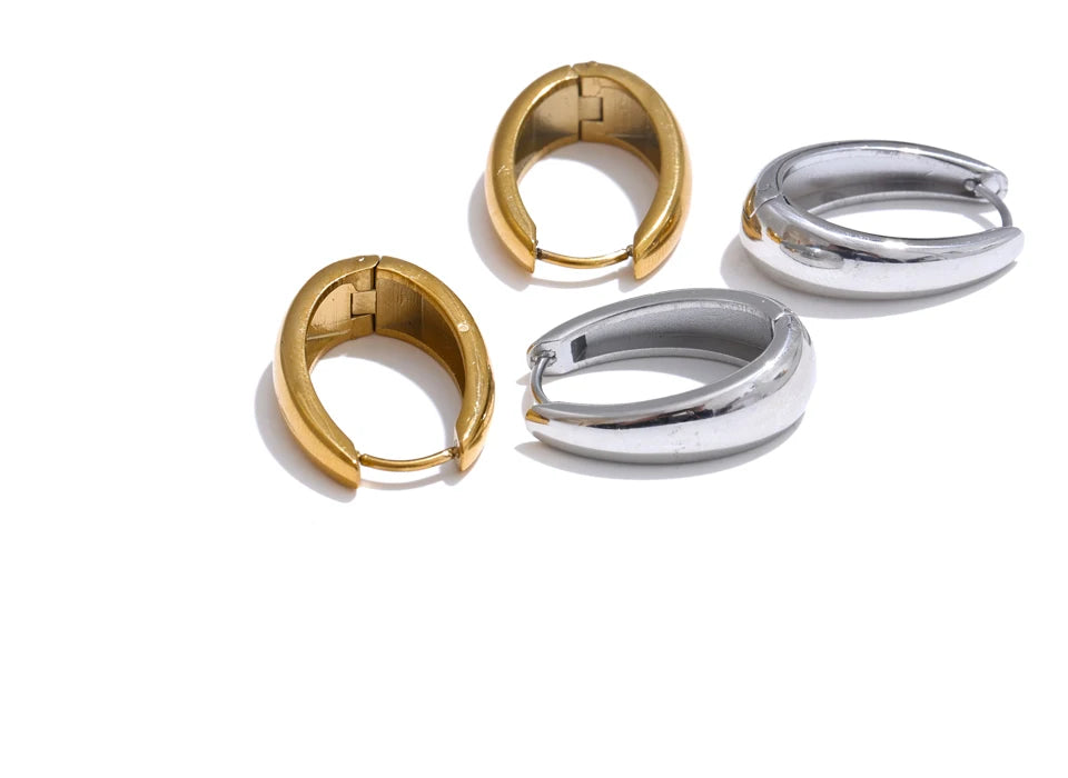 Geometric earrings in gold-plated 316L stainless steel.