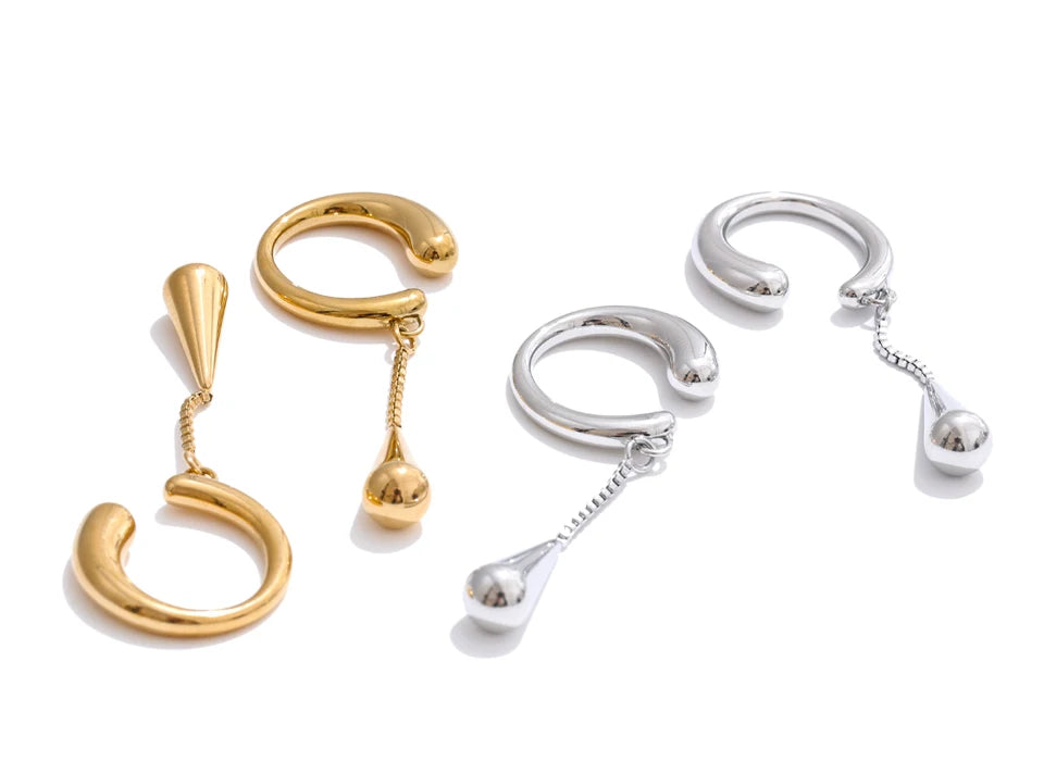 Geometric chain earrings in gold-plated stainless steel.